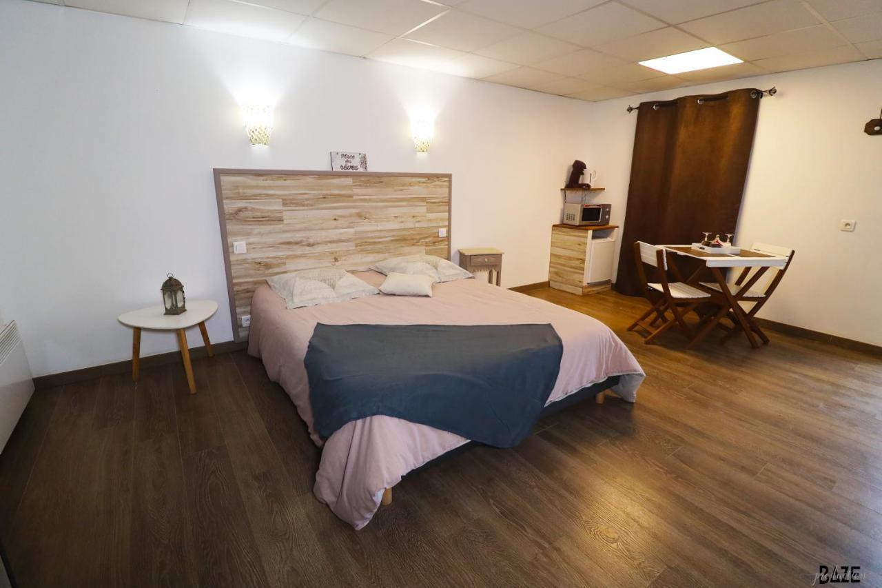 Centre De Bien-Etre Et Ses Chambres D'Hote Villeneuve-de-Riviere Luaran gambar
